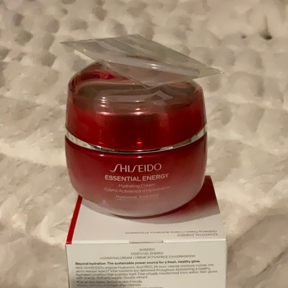 Shiseido essential energy hydrating cream  hyaluronic acid RED
